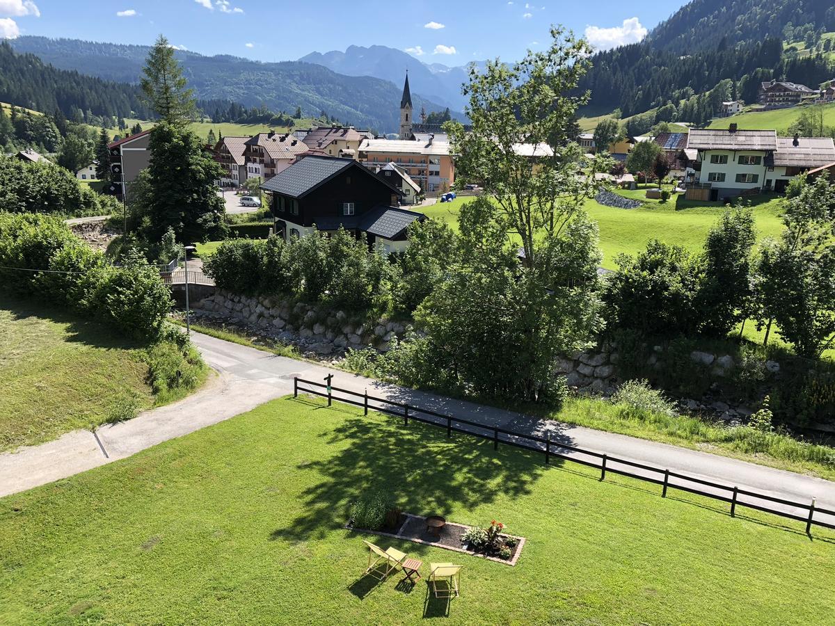 Hotel Kronenhirsch Russbach am Pass Gschütt Exterior foto